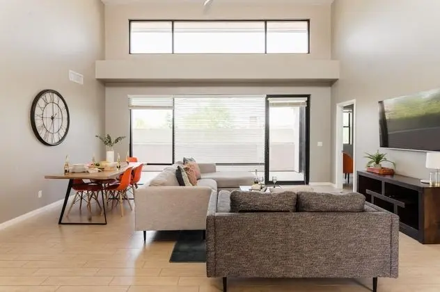 N 75th St 201 - Ivory I