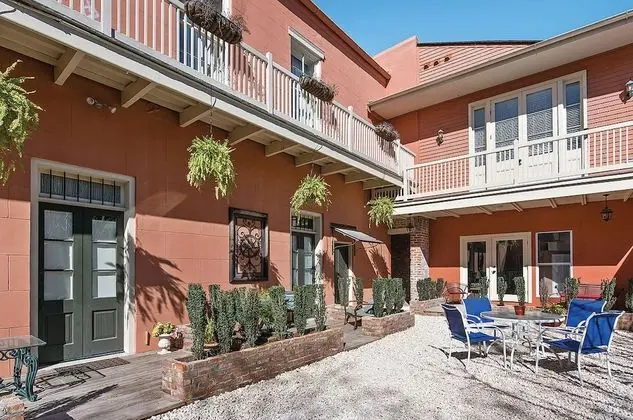 N Rampart Apartments - Lux 3BD 2BA French Quarter w Courtyard