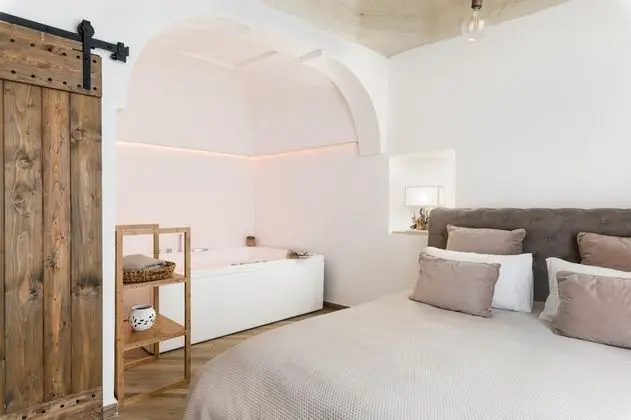 N XII Luxury Home With Jacuzzi by Wonderful Italy