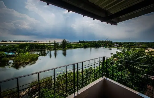 NA SIRI LAKEVIEW