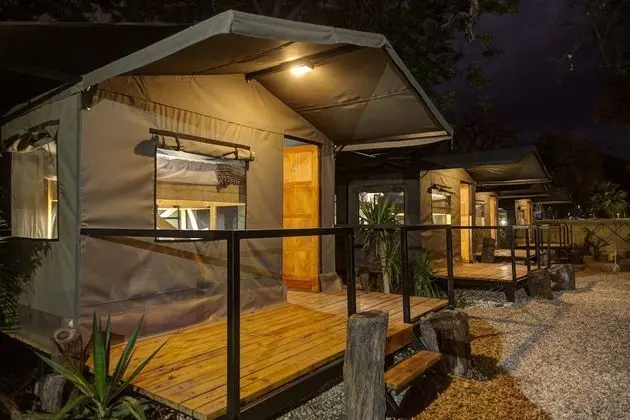 Naankuse Travellers Inn - Hostel