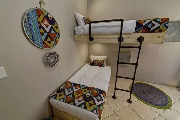 Naankuse Travellers Inn - Hostel - Oda