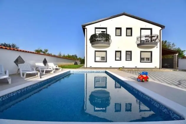Nada Apartmani