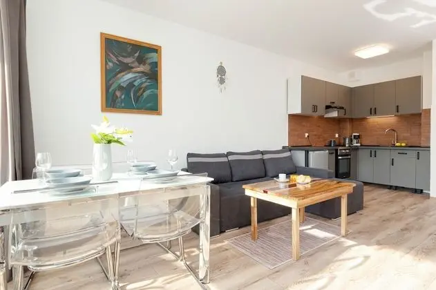 Nadbrzezna Apartments by Renters