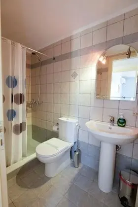 Nafsika Beach House Large Private Pool Walk to Beach Sea Views A C Wifi Car Not Required - 1880 - Banyo Tipleri