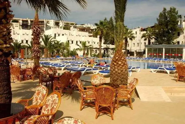 Nagi Beach Hotel - Havuz