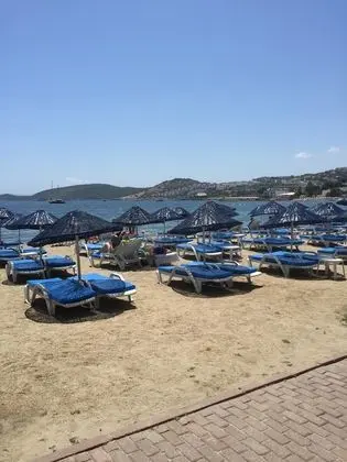 Nagi Beach Hotel - Plaj