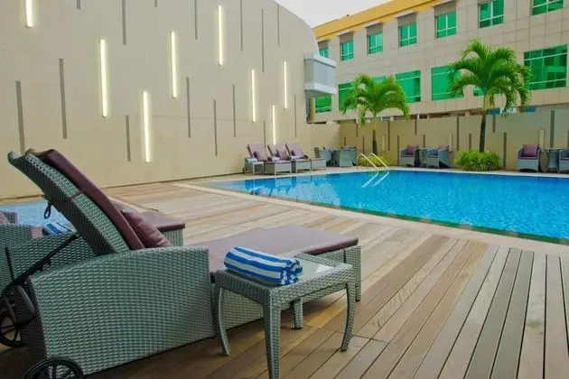 Nagoya Hill Hotel Batam - Havuz