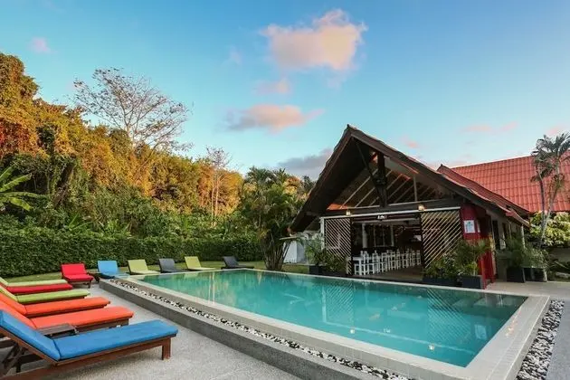 Naiharn Beach Resort - Havuz