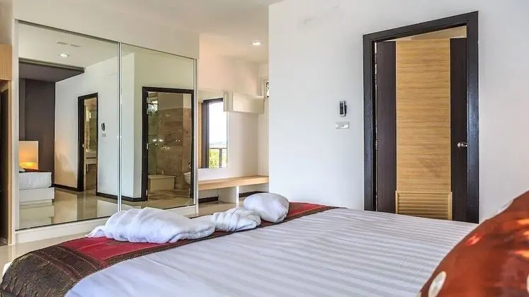 Naiharn Condominium Phuket - Oda