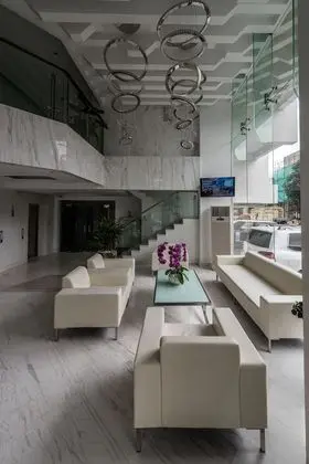 Naki Suites at Silvertown - Lobi