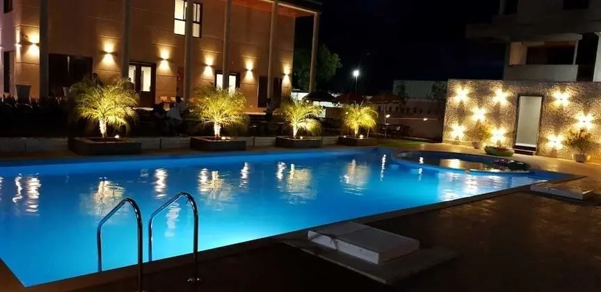 Nakshatra Hotel & Resort - Havuz