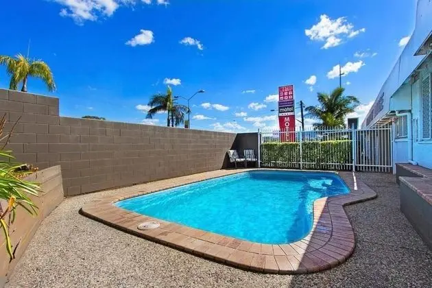 Nambour Lodge Motel - Havuz