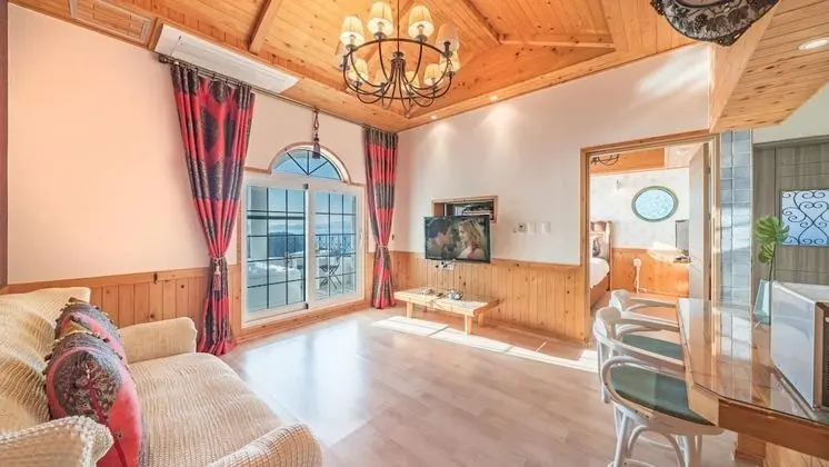 Namhae Alhambra Pension