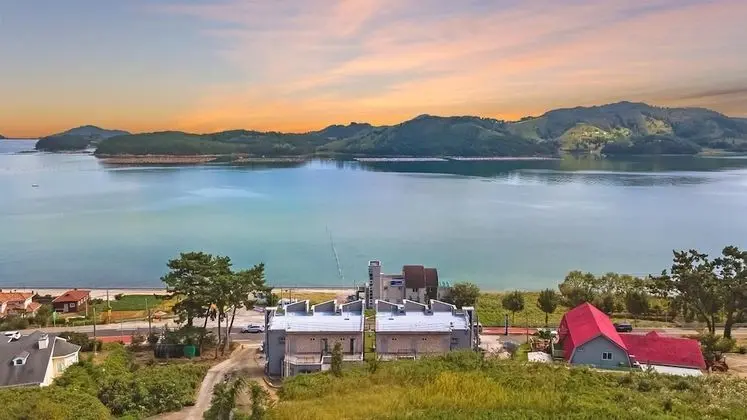 Namhae Bomyeoleumgaeulgyeoul Pensyeon