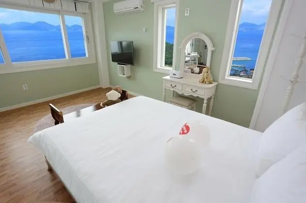 Namhae Montmartre Pension