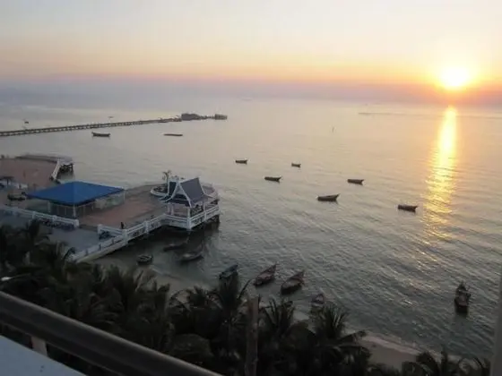 Nanachart Bangsaen Hotel - Plaj