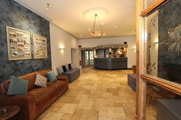 Nanhoron Arms Hotel - Lobi
