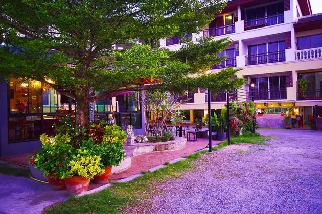 Nantharom Hotel and Restaurant - Dış Mekan