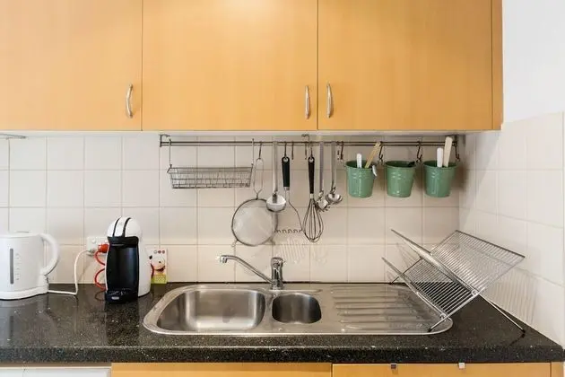 NAOMI, 2BDR South Melbourne Apartment - Mutfak