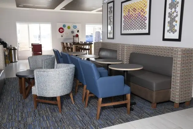 Napoleon Inn & Suites - Dış Mekan