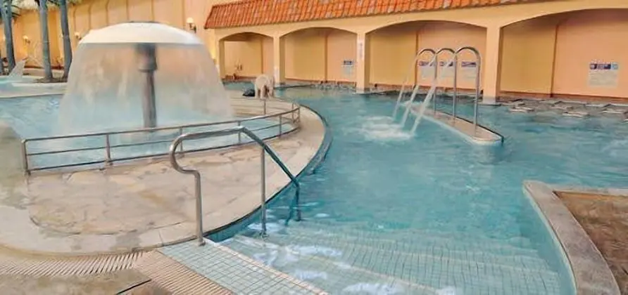 Nara Kenko Land Plaza Hotel - Havuz