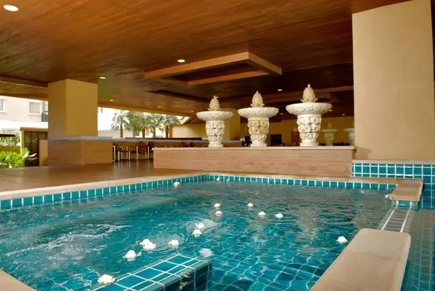 The Narathiwas Hotel & Residence Sathorn Bangkok - Havuz