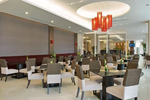 The Narathiwas Hotel & Residence Sathorn Bangkok - Yeme / İçme