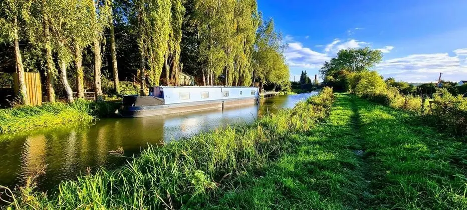 Narrowboat With Hot Tub, Sauna, Massages, Cruising - Havuz