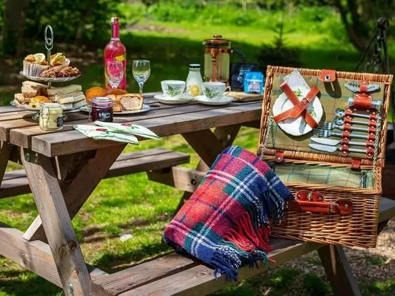 Narrowboat With Hot Tub, Sauna, Massages, Cruising - Mutfak