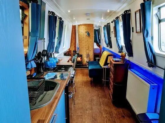 Narrowboat With Hot Tub, Sauna, Massages, Cruising - Oda