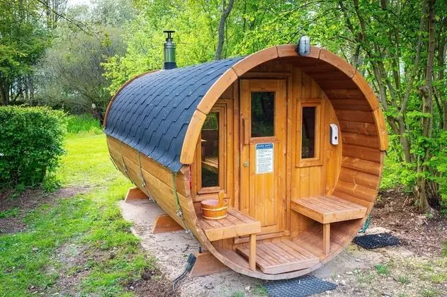 Narrowboat With Hot Tub, Sauna, Massages, Cruising - Spa