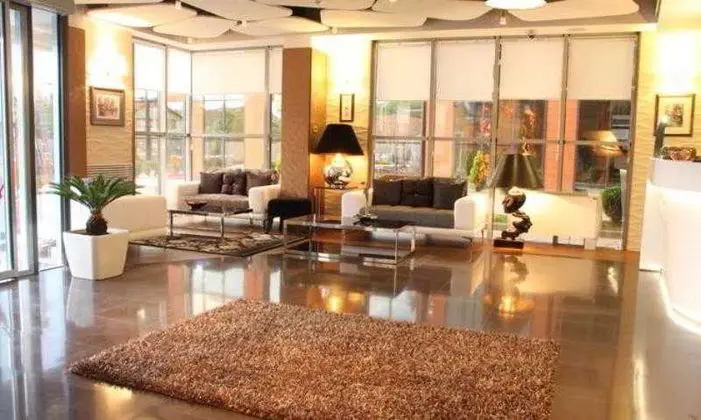 Nartel Hotel Pristina - Lobi
