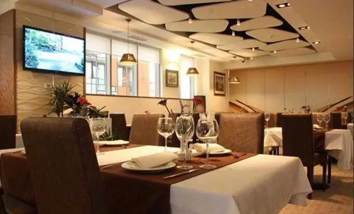 Nartel Hotel Pristina - Yeme / İçme