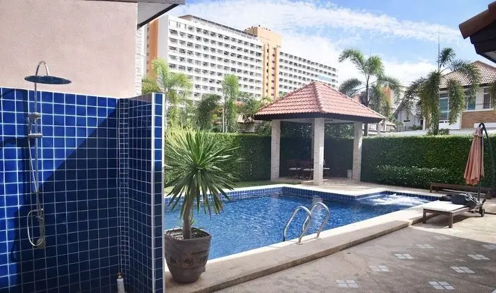 Nashaa Villa - Havuz