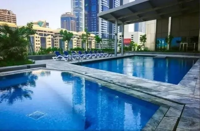 Nasma Luxury Stays - Central Park Tower - Havuz