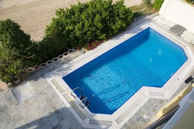NasmaLuxury Stays - Frond M PalmJumeirah - Havuz