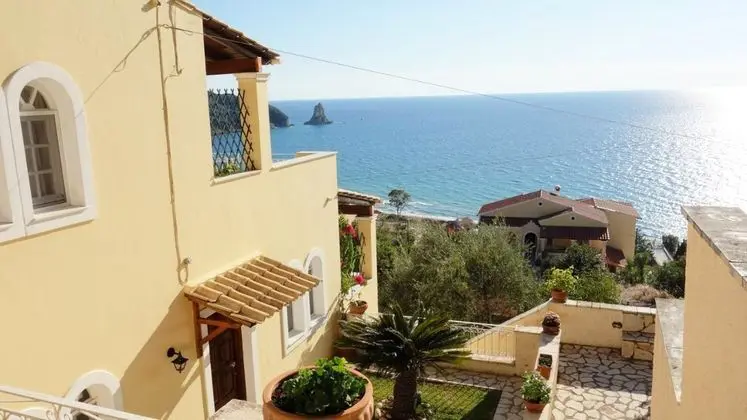 Natalia Apartment B With Panoramic sea Views of Agios Gordios bay - Dış Mekan