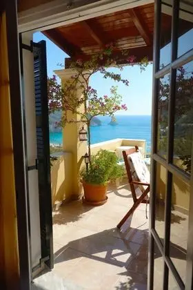 Natalia Loft Apartment C With Panoramic sea Views of Agios Gordios bay - Öne Çıkan Resim