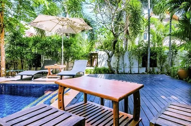 Natcha Pool Villa Pattaya - Havuz