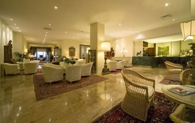 National Hotel - Lobi