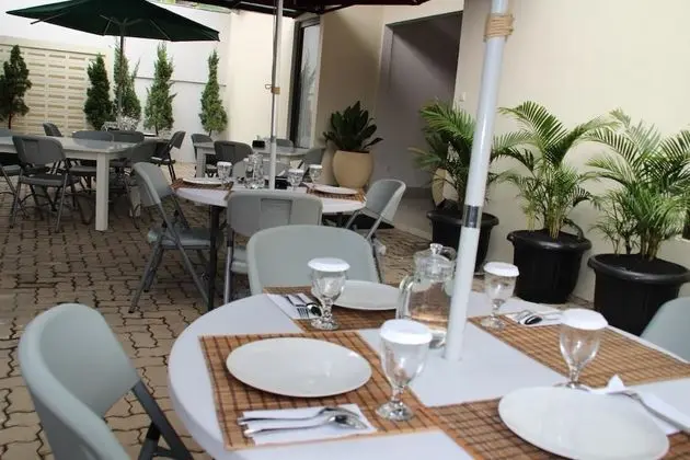 Natura Rumah Singgah Guest House - Yerinde Yemek