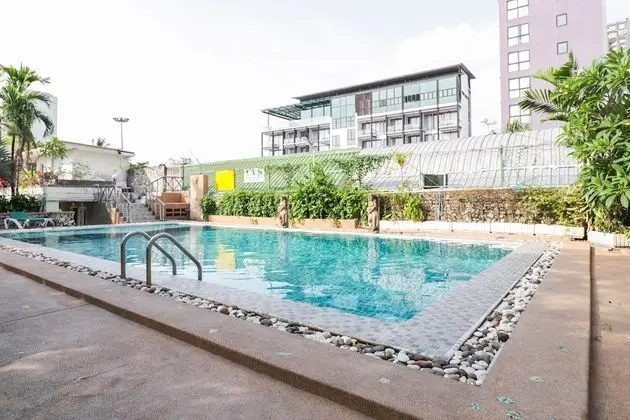 Natural Beach Hotel Pattaya - Havuz