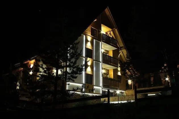 Villa Natural Wood