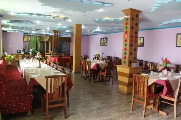 Nature Bloom Dharamshala Hotel and Resort - Yerinde Yemek