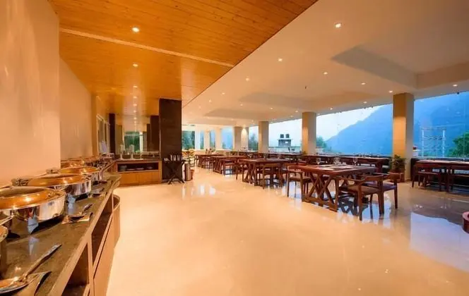 Naturevilas Sarovar Portico - Yerinde Yemek
