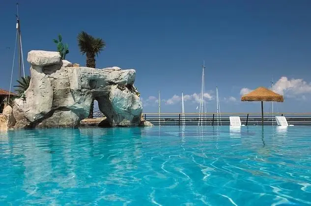 Nauthotel Porto San Vito - Havuz