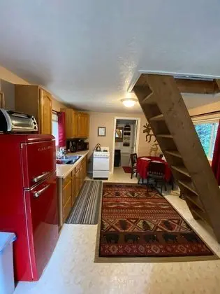 Nauti Otter Inn and Yurt Village - Mutfak