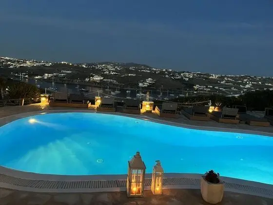 Navy Blue Suites - Havuz