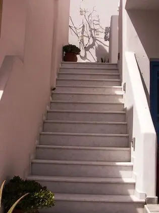Naxos Petite Studios - Lobi